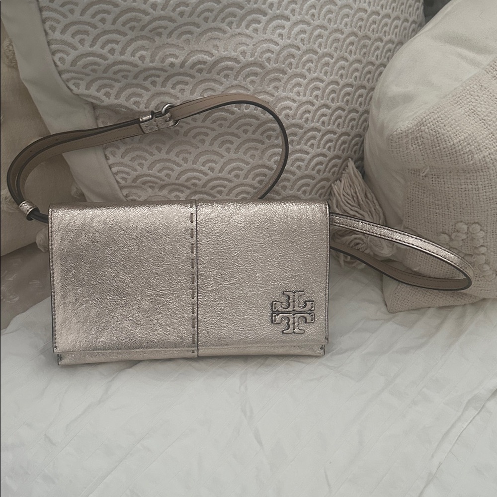 NWOT Tory Burch Mcgraw Metallic Wallet Crossbody